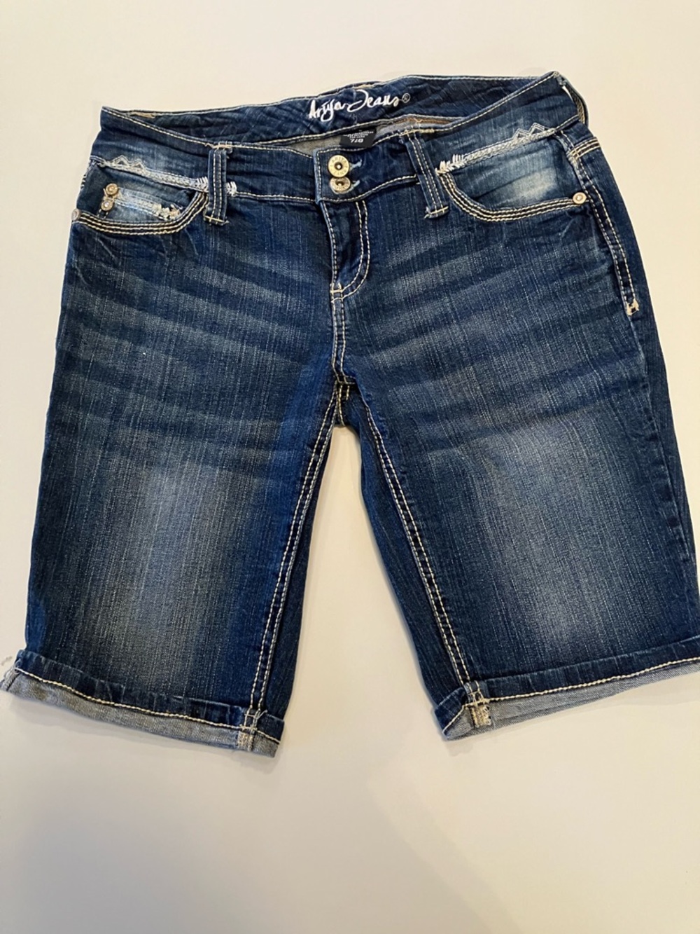 Ariyaβ Juniors Size 7/8 Dark Wash Jean Shorts 5 pocket and cuffed